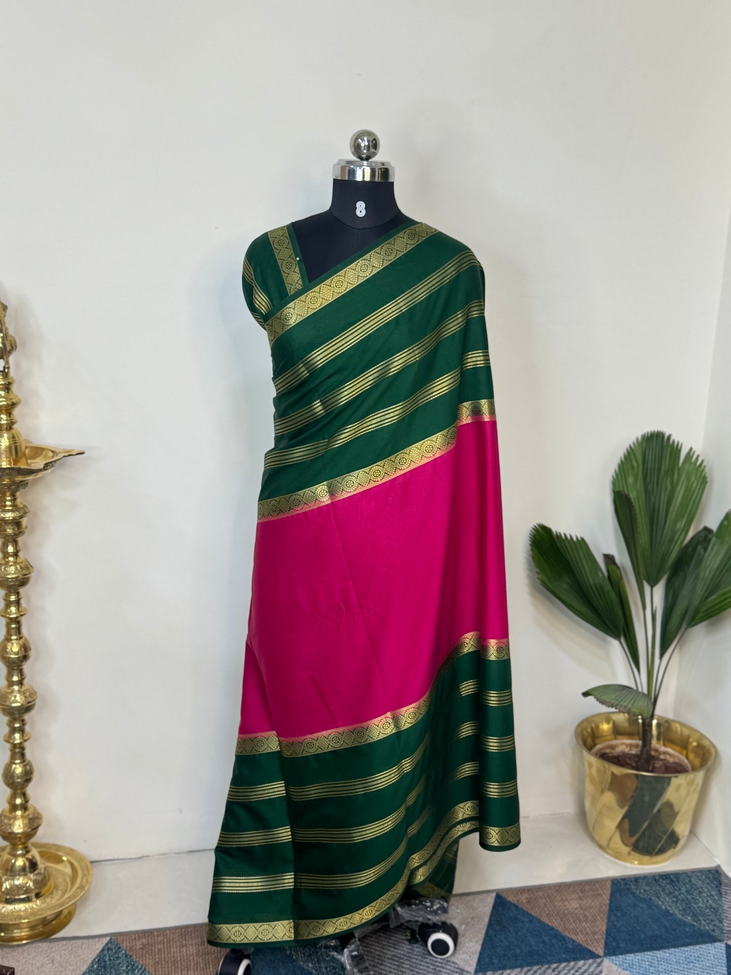 2D SEMI CREPE SAREES IN GREEN AND PINK COLOUR